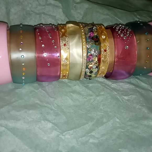 13 VINTAGE CHUNKY BEDAZZLED 80'S BANGLES - Picture 3 of 9